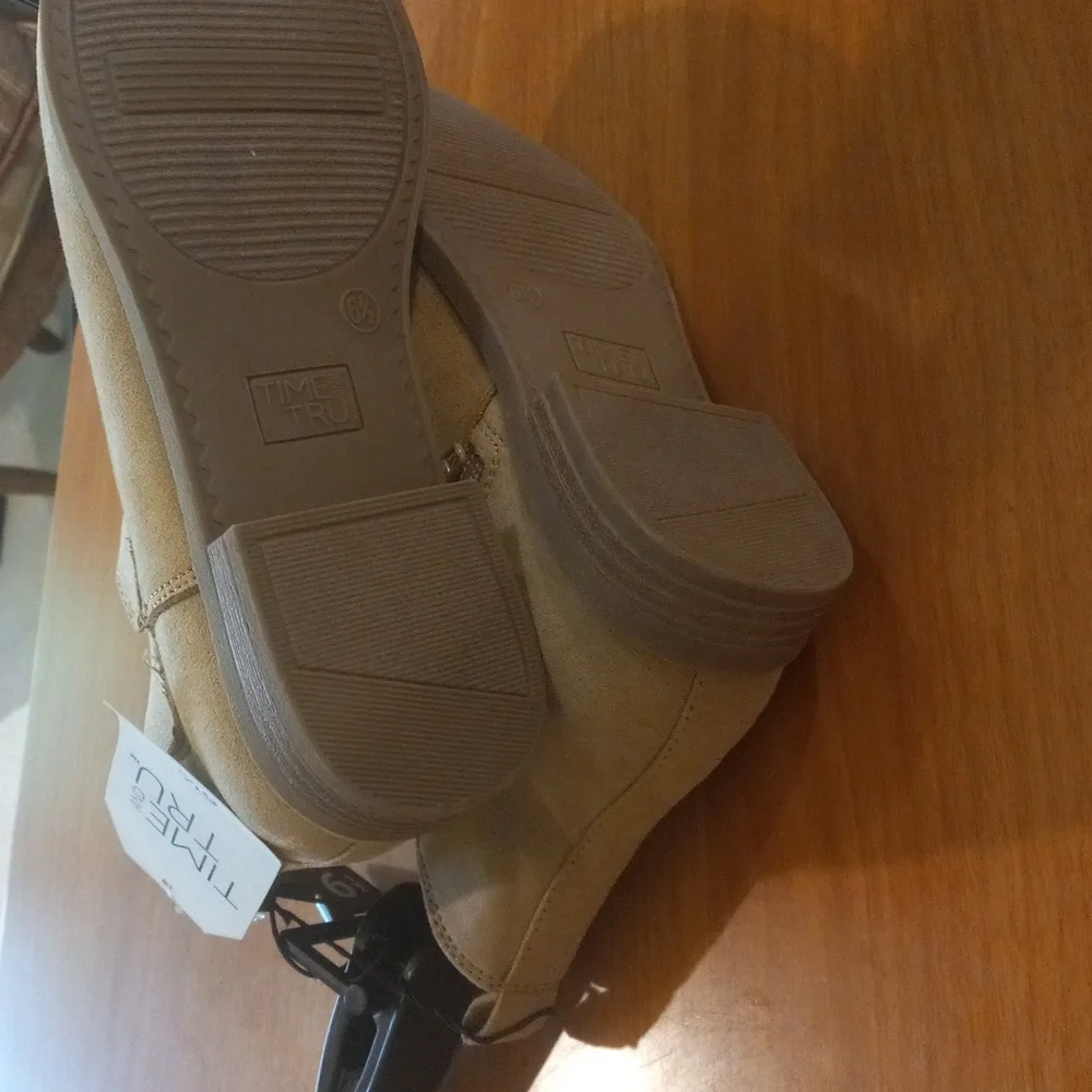 Women's Core Chelsea Boot gore easy on/off low heel Slip-resistant size 6.5